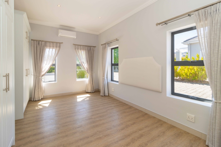 5 Bedroom Property for Sale in Val De Vie Estate Western Cape